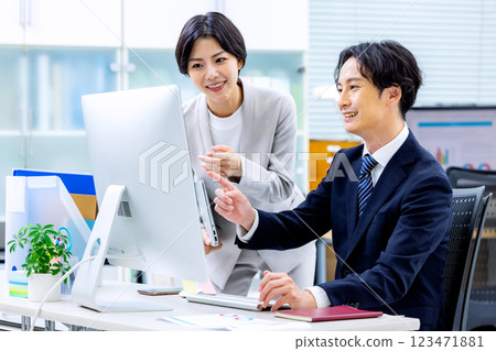 Men and women business office Men and women business office 123471881