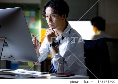 加班男業務 123471890