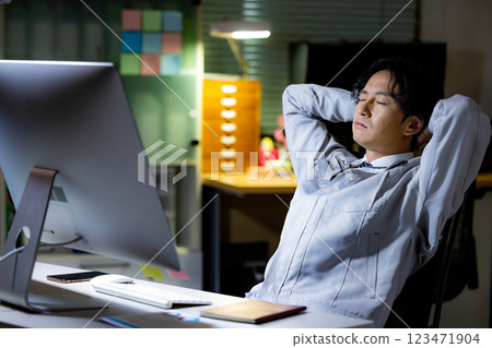 Construction shop overtime businessman Construction shop overtime businessman 123471904