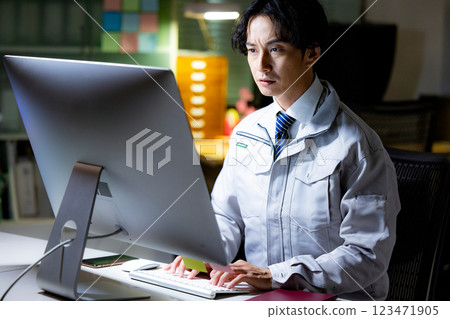 Construction shop overtime businessman Construction shop overtime businessman 123471905