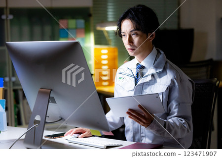 Construction shop overtime businessman 123471907