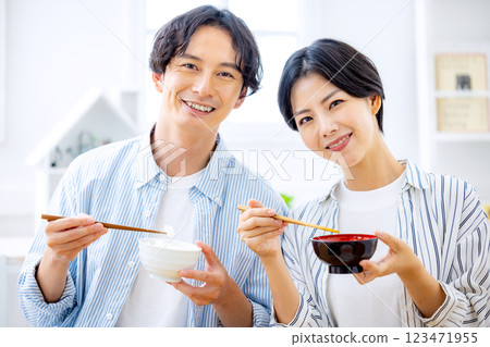 Image of eating as a couple Image of eating as a couple 123471955