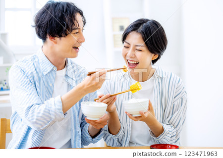 Image of eating as a couple 123471963