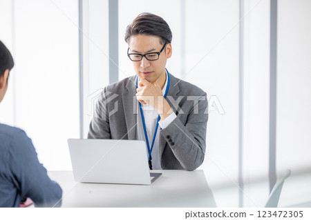 Businessmen having a meeting 123472305