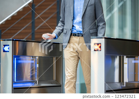 Businessman passing through the ticket gate 123472321