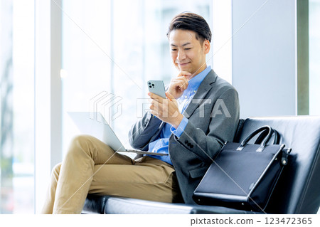 Businessmen working in the lobby 123472365