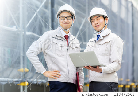 A general contractor in work clothes 123472505