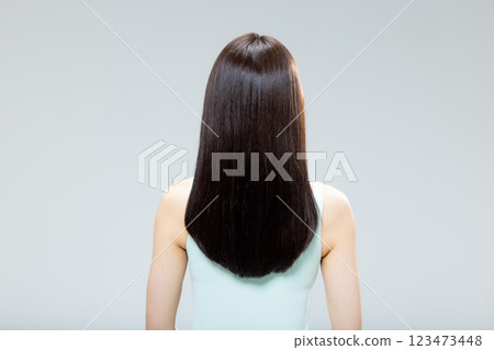 迷人的髮型女士 123473448