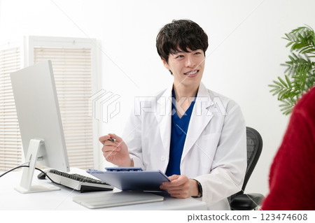 Doctor counseling 123474608