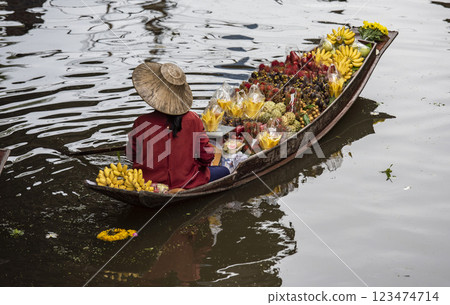 THAILAND RATCHABURI DAMNOEN SATUAK FLOATING MARKET 123474714