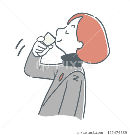 一位女士用酒杯喝清酒的插圖 123474889