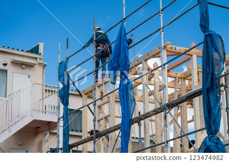 建造一座兩層樓的木屋 123474982