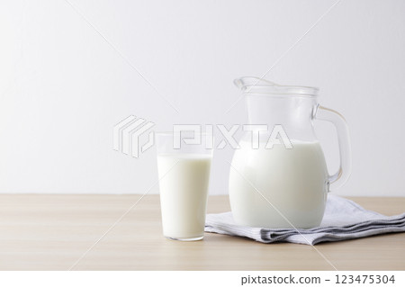 牛奶 123475304