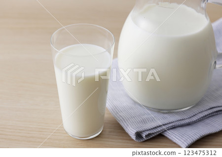 牛奶 123475312