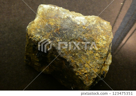 Molybdenum, which appears in Kenji Miyazawa's "Kaze no Matasaburo" 123475351
