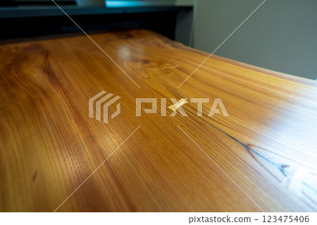 Chisel processing to prevent cracking of a single board 123475406