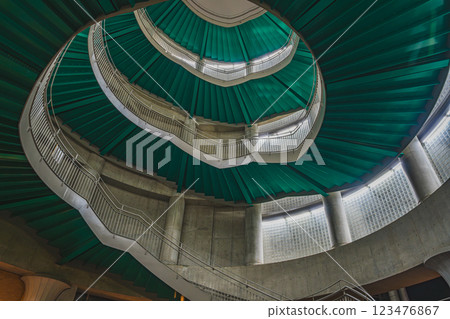 仰望螺旋樓梯 仰望螺旋樓梯 123476867
