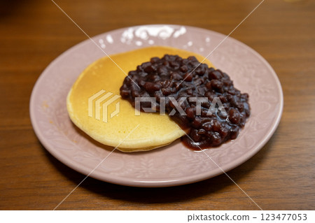 Homemade pancakes topped with red beans 123477053