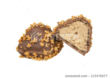 Pattern of sweet confectionery, sweet delights, concept of cut candy in half with a coating of dark chocolate, filling of milk, isolated on white background 123478077