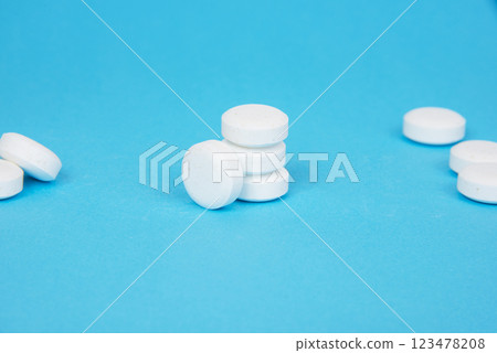 White pills antibiotic round on blue background White pills antibiotic round on blue background 123478208