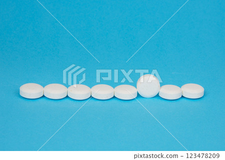 White pills antibiotic round on blue background 123478209