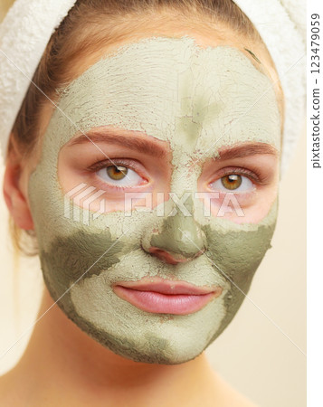 Woman face with green clay mud mask 123479059