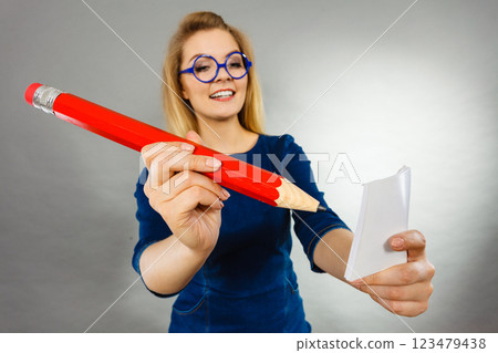 woman holds big pencil note paper in hand 123479438