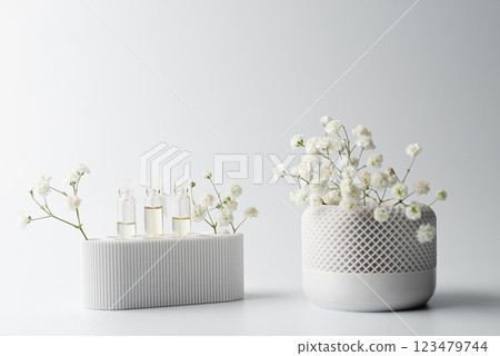 little organizer for your perfume samples. Luxury and natural cosmetics presentation. little organizer for your perfume samples. Luxury and natural cosmetics presentation. 123479744