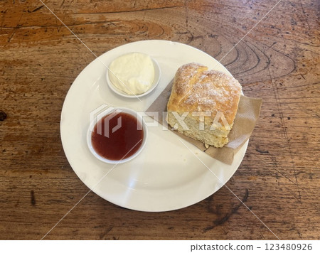 Scones (clotted cream, strawberry jam) Scones (clotted cream, strawberry jam) 123480926