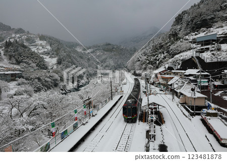 Snow-covered Oboke Station Express train 123481878