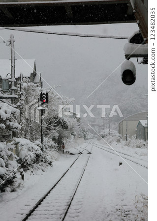 白雪皚皚的高知縣豐永站 白雪皚皚的高知縣豐永站 123482035