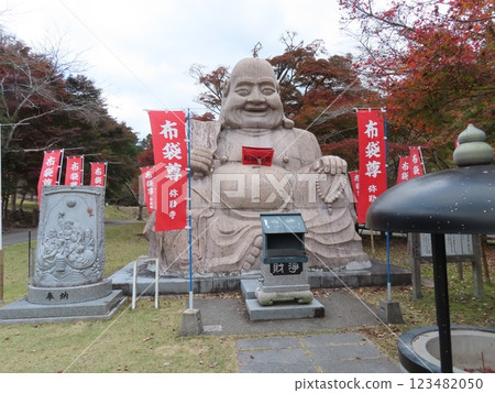 以日本第一的布袋像而聞名的彌勒寺、兵庫縣姬路市的夢咲町、以及作為書寫山圓教寺內殿而聞名的天台宗寺院。 123482050