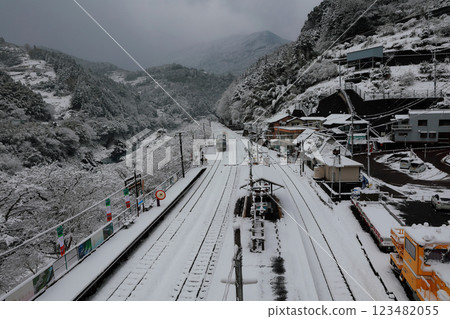 德島縣祖谷市的雪景 德島縣祖谷市的雪景 123482055