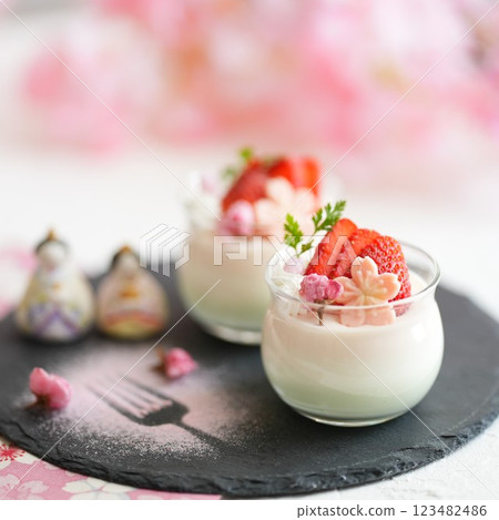 Spring sweets Hinamatsuri 3-color pudding Spring sweets Hinamatsuri 3-color pudding 123482486