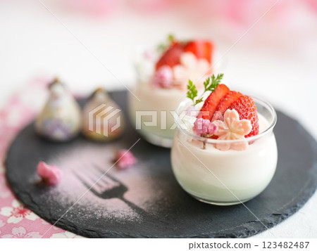 Spring sweets Hinamatsuri 3-color pudding Spring sweets Hinamatsuri 3-color pudding 123482487