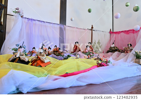 鴻巢驚喜娃娃節 - 花與音樂博物館川裡「花秋之鄉」六角金字塔娃娃架與吊掛娃娃 123482935