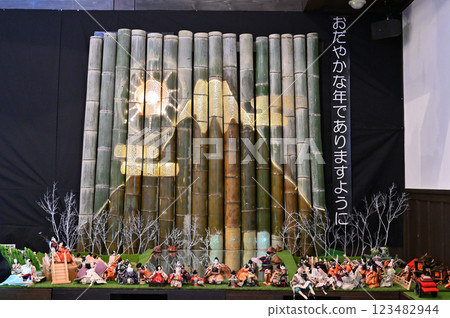 Konosu Surprise Doll Festival - Flower and Music Museum Kawasato "Hanakyu no Sato" Hexagonal Pyramid Doll Stand and Hanging Dolls 123482944