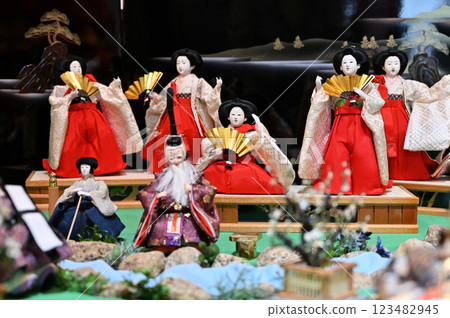 Konosu Surprise Doll Festival - Flower and Music Museum Kawasato "Hanakyu no Sato" Hexagonal Pyramid Doll Stand and Hanging Dolls Konosu Surprise Doll Festival - Flower and Music Museum Kawasato "Hanakyu no Sato" Hexagonal Pyramid Doll Stand and Hanging Dolls 123482945