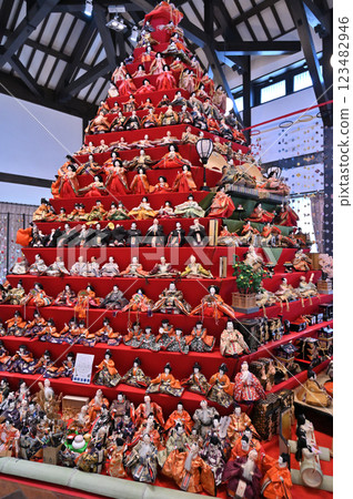 鴻巢驚喜娃娃節 - 花與音樂博物館川裡「花秋之鄉」六角金字塔娃娃架與吊掛娃娃 鴻巢驚喜娃娃節 - 花與音樂博物館川裡「花秋之鄉」六角金字塔娃娃架與吊掛娃娃 123482946