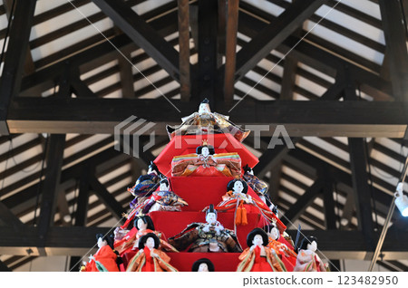鴻巢驚喜娃娃節 - 花與音樂博物館川裡「花秋之鄉」六角金字塔娃娃架與吊掛娃娃 鴻巢驚喜娃娃節 - 花與音樂博物館川裡「花秋之鄉」六角金字塔娃娃架與吊掛娃娃 123482950