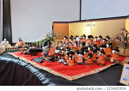 鴻巢驚喜娃娃節 - 花與音樂博物館川裡「花秋之鄉」六角金字塔娃娃架與吊掛娃娃 123482954