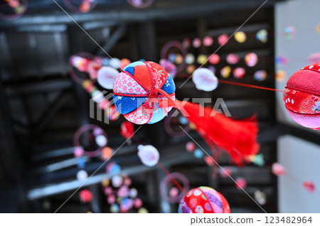 鴻巢驚喜娃娃節 - 花與音樂博物館川裡「花秋之鄉」六角金字塔娃娃架與吊掛娃娃 鴻巢驚喜娃娃節 - 花與音樂博物館川裡「花秋之鄉」六角金字塔娃娃架與吊掛娃娃 123482964