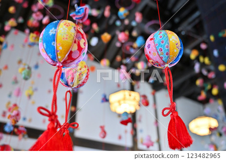 Konosu Surprise Doll Festival - Flower and Music Museum Kawasato "Hanakyu no Sato" Hexagonal Pyramid Doll Stand and Hanging Dolls 123482965