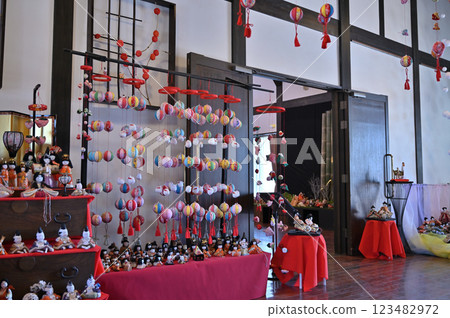 鴻巢驚喜娃娃節 - 花與音樂博物館川裡「花秋之鄉」六角金字塔娃娃架與吊掛娃娃 123482972