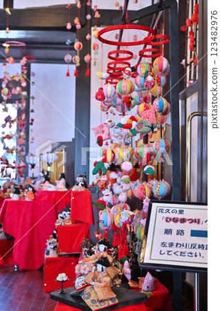 Konosu Surprise Doll Festival - Flower and Music Museum Kawasato "Hanakyu no Sato" Hexagonal Pyramid Doll Stand and Hanging Dolls 123482976