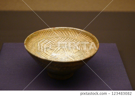 7634 三島雕花茶碗“Meigento” 123483082