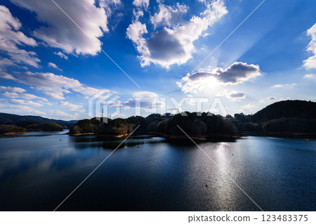 The temperature is rising and it's starting to feel like spring at Nunome Dam. The beautiful lake surface reflects the blue sky from before sunset to the night sky. 123483375