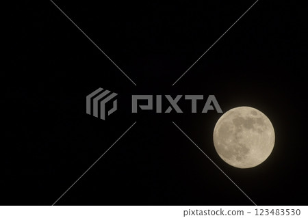 北斗市白州町 11 月 傍晚的小月 北斗市白州町 11 月 傍晚的小月 123483530