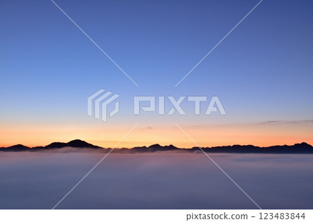 從黑井城遺址看到筱山盆地的丹波霧(雲海) 從黑井城遺址看到筱山盆地的丹波霧(雲海) 123483844