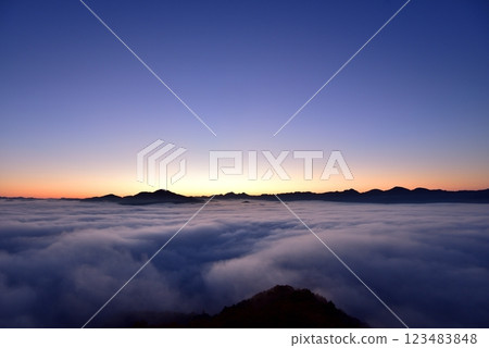 從黑井城遺址看到筱山盆地的丹波霧(雲海) 從黑井城遺址看到筱山盆地的丹波霧(雲海) 123483848